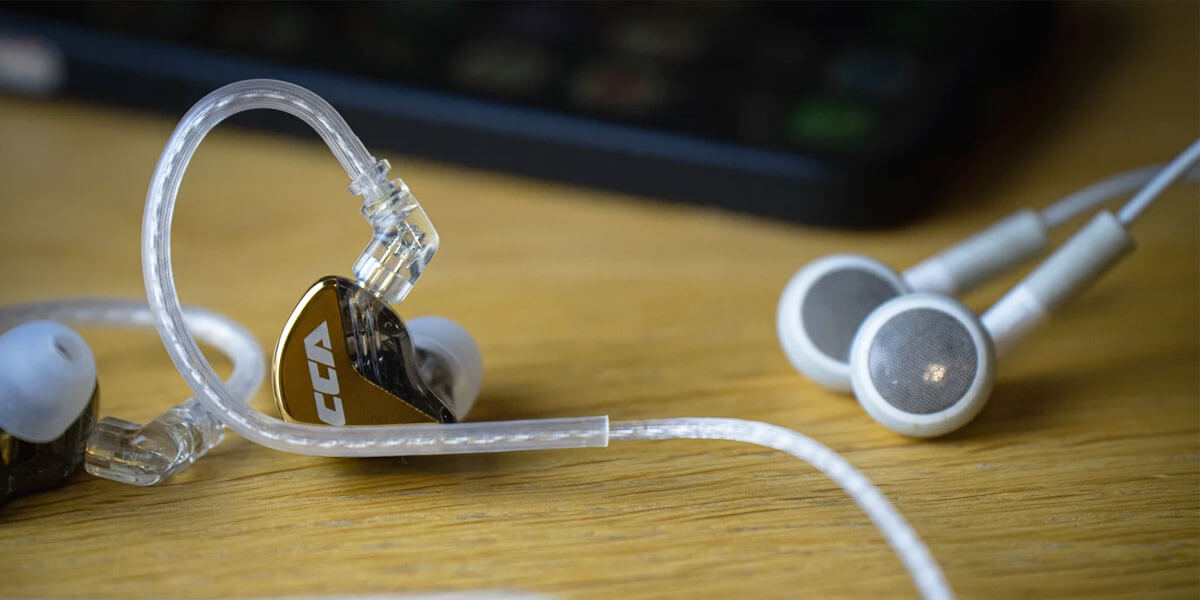 In-Ear Monitors vs Headphones: Which is Right for You