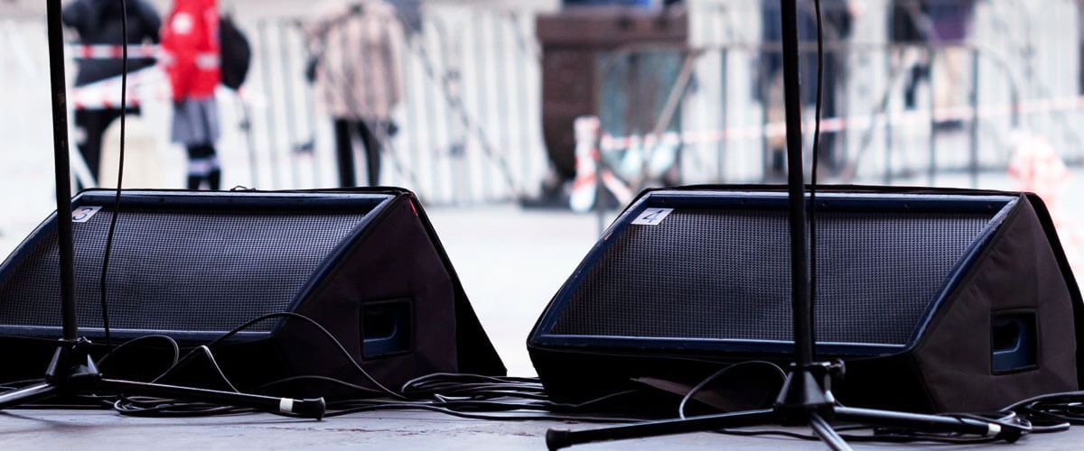 How to Choose the Right Stage Monitors - The HUB - The Hub